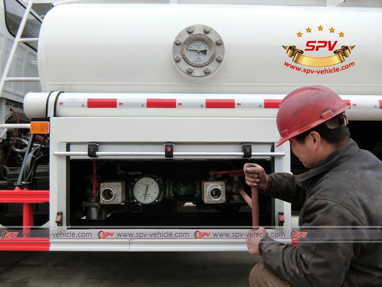 Stainless Steel Fuel Tank Truck ISUZU (capacity: 4,000 liters) Mechnical Pump System